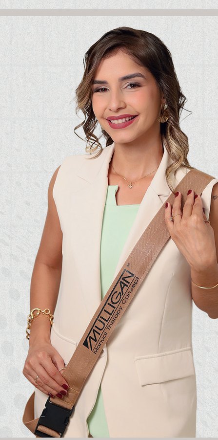 Adriely Ferreira com faixa do Mulligan Concept